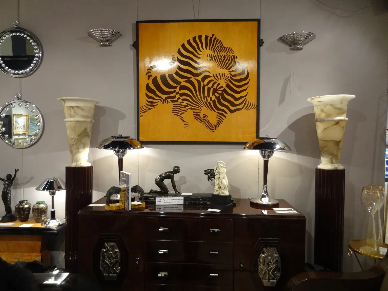 espelho antigo decorativo em um ambiente clássico