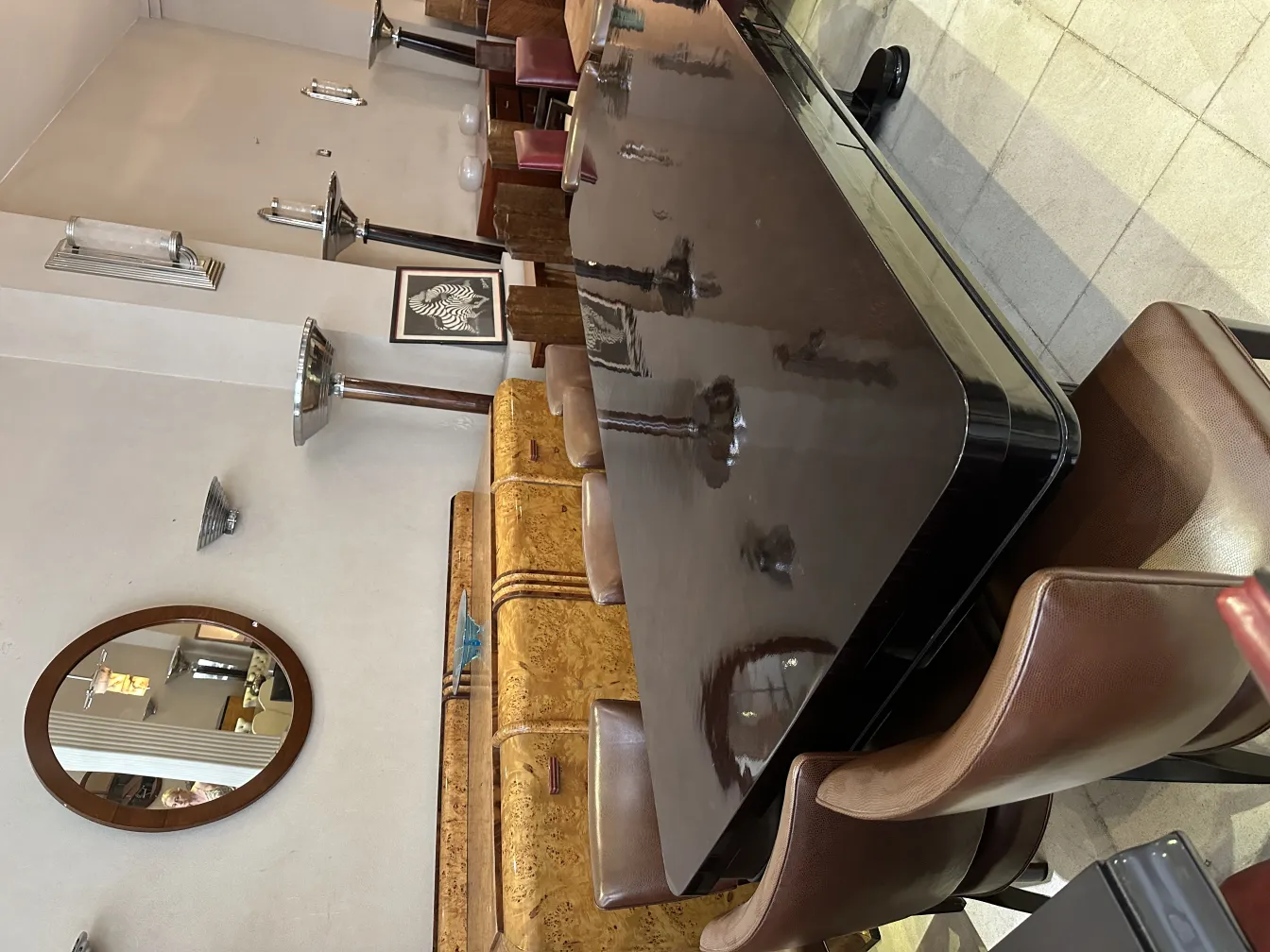 espelho de parede redondo antigo, decoração elegante e suave em um ambiente aconchegante