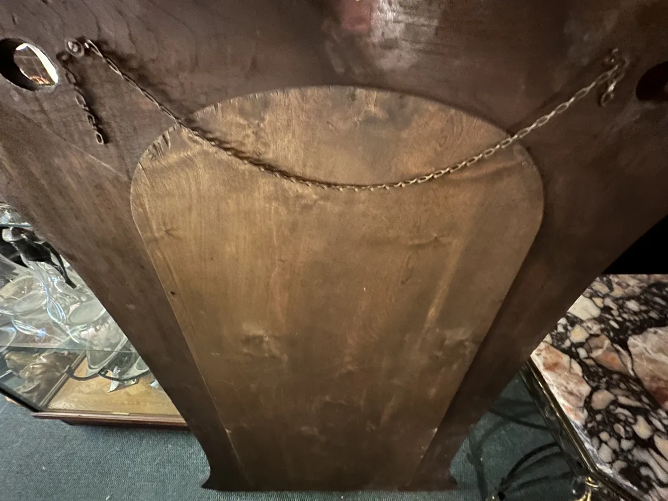 espelho antigo decorativo com corrente na parte de trás