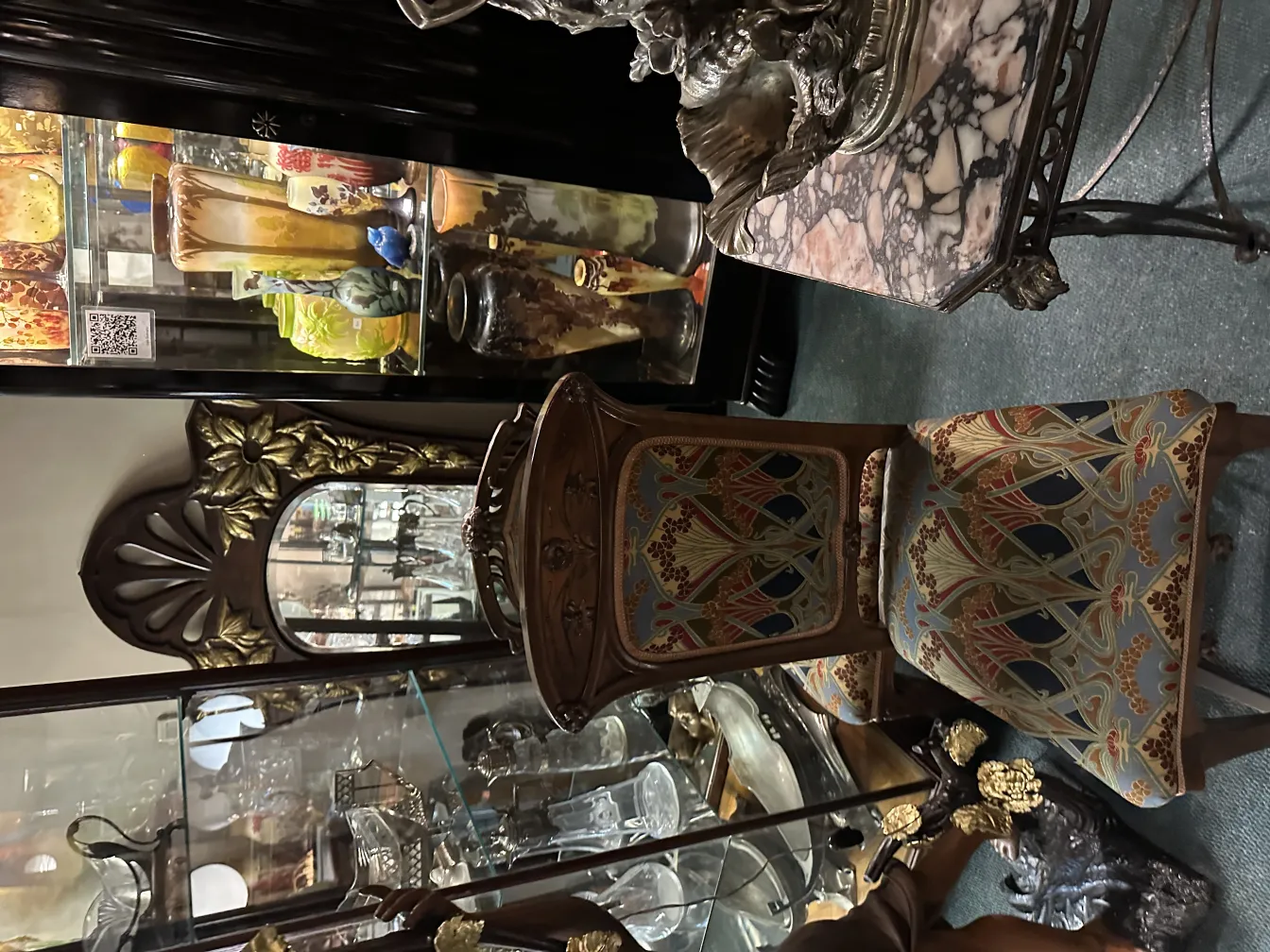 espelho antigo decorativo com moldura ornamentada