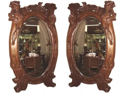 specchio antico decorativo con cornice ornata, ambiente elegante