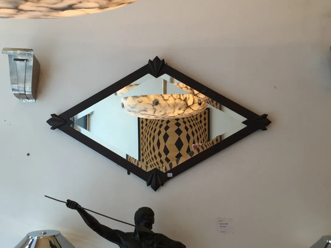 古董钻石形镜子，带有黑色细节