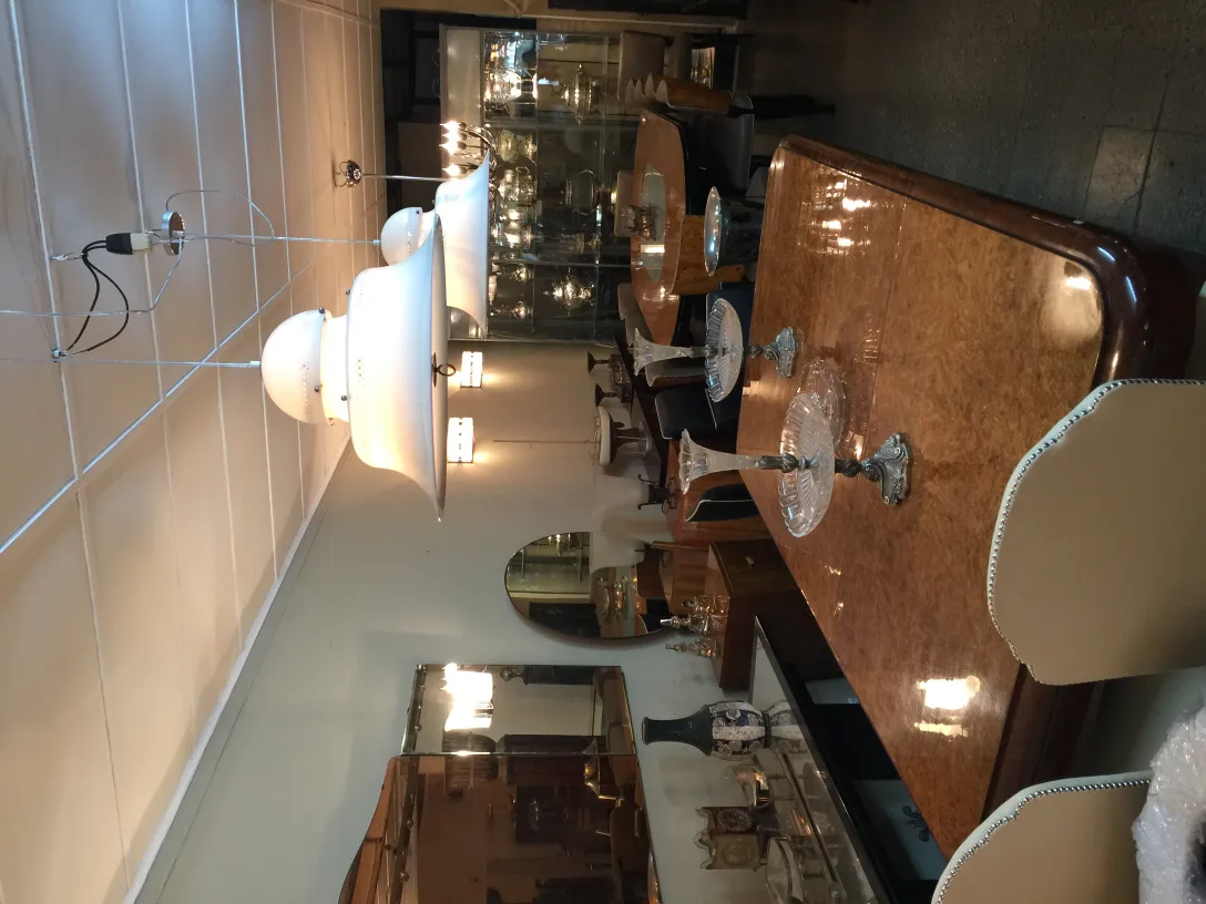 प्राचीन सजावट आईना एक प्राचीन वातावरण में