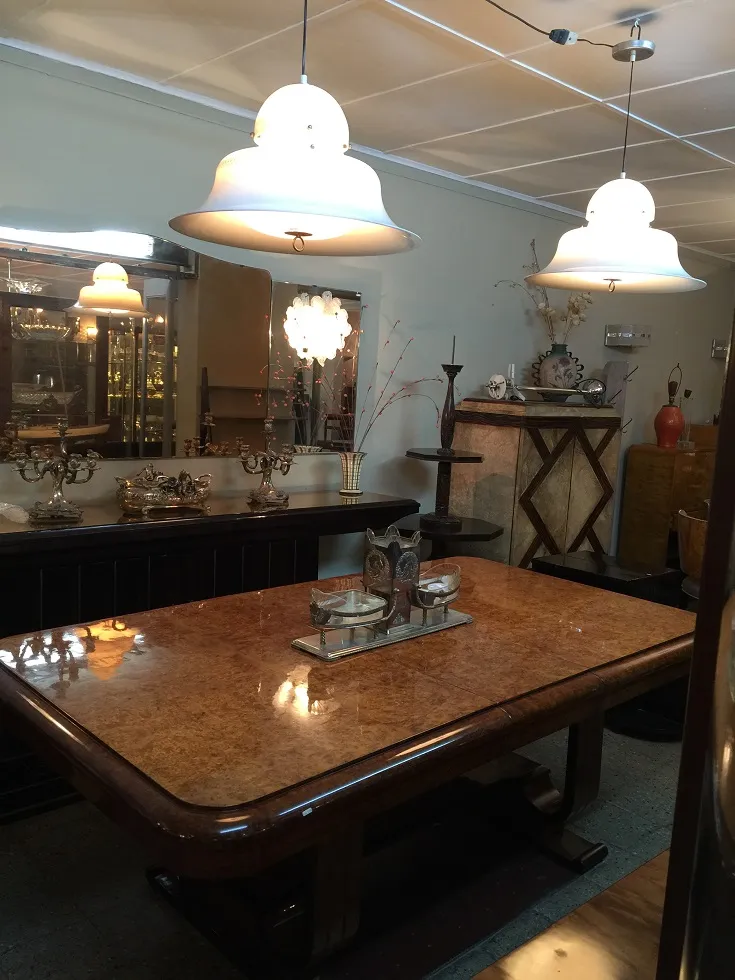 miroir ancien décoratif dans un cadre élégant avec des lumières