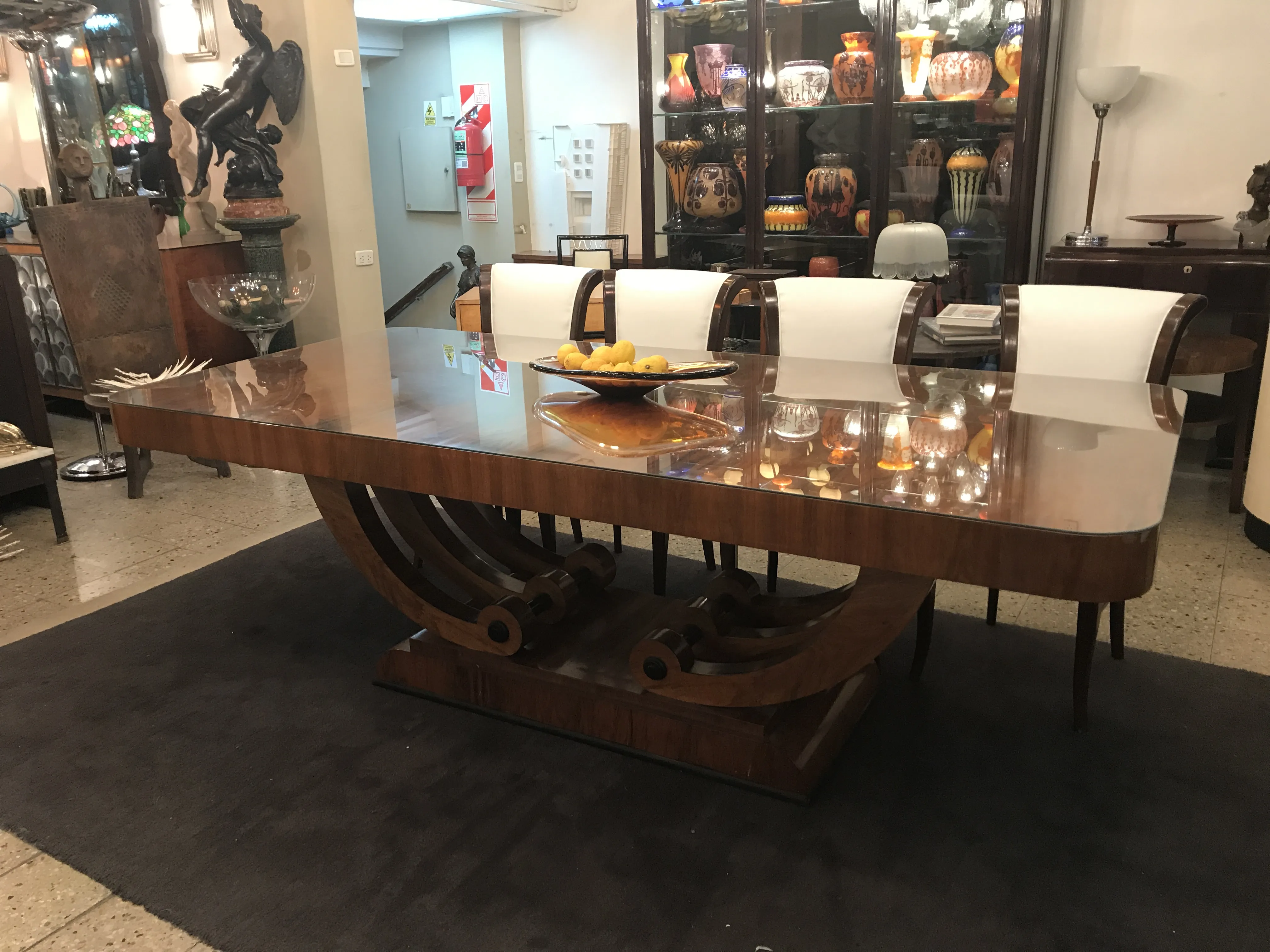 tavolo da pranzo antico Art Deco per 10 persone in un ambiente elegante