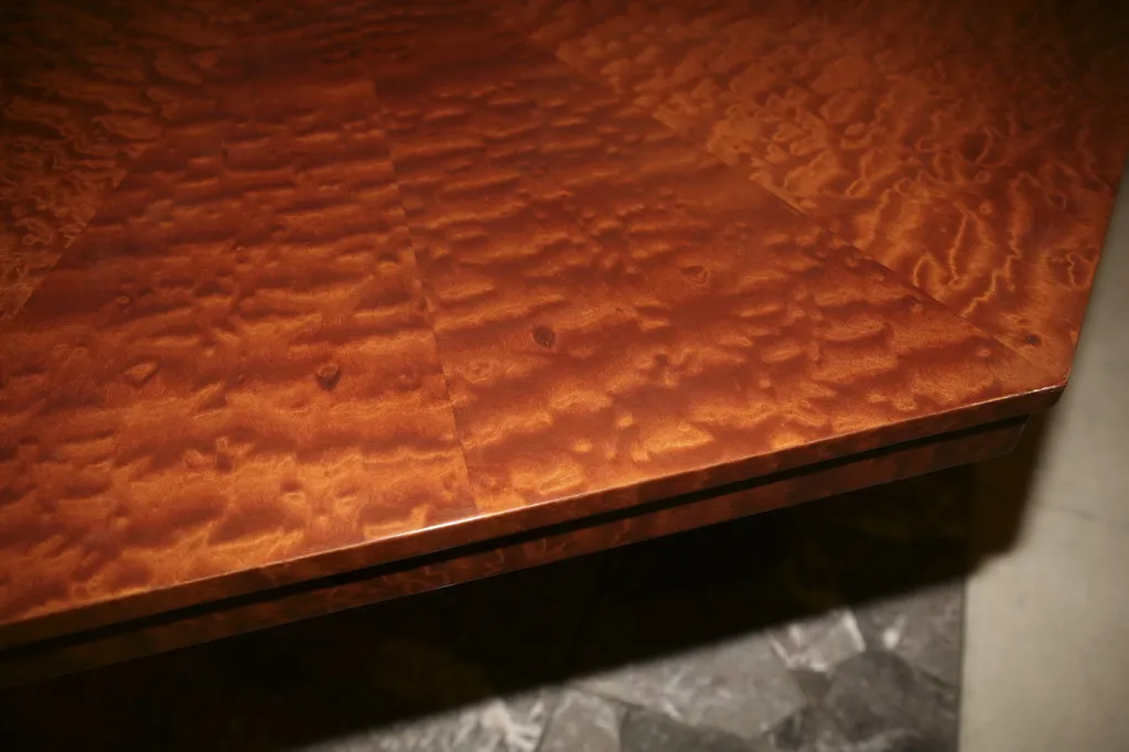 Tavolo da pranzo antico Art Deco per 8 persone, con design unico.