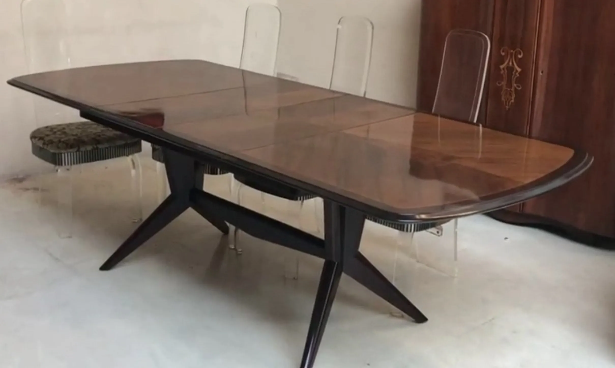 mesa de jantar antiga para 8 pessoas com cadeiras