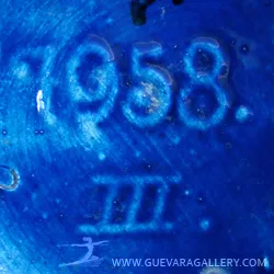 ceramica decorativa antica blu con design complesso