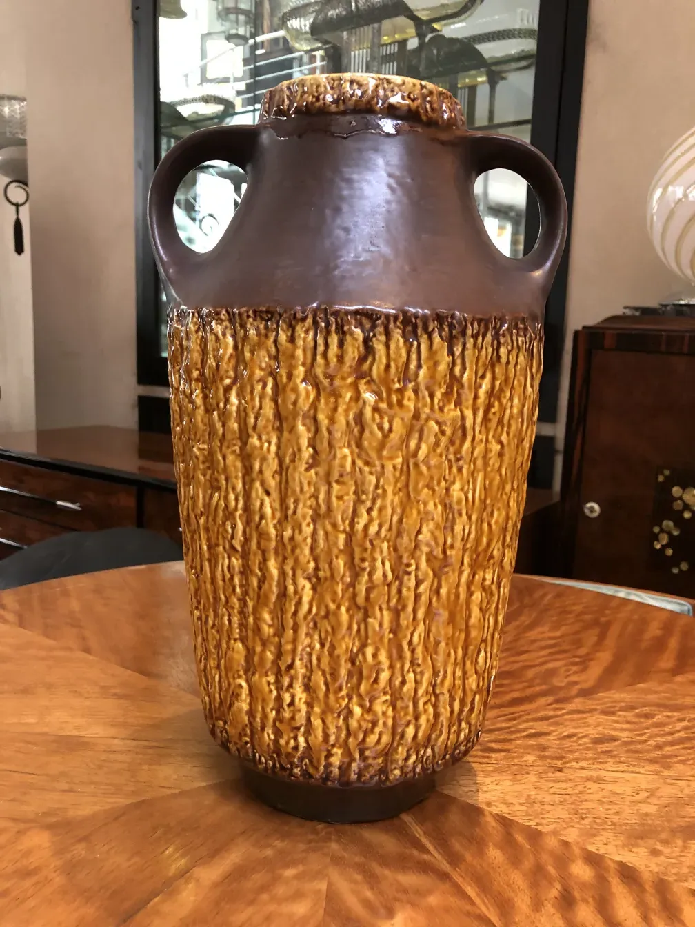 Antique ceramic vase with rustic textures, Carstens Tönnieshof.