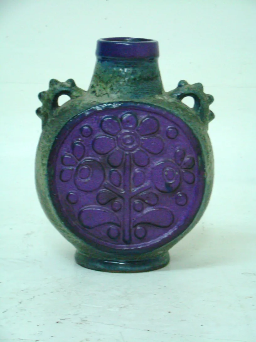 Bouteille en céramique décorative ancienne avec motif floral