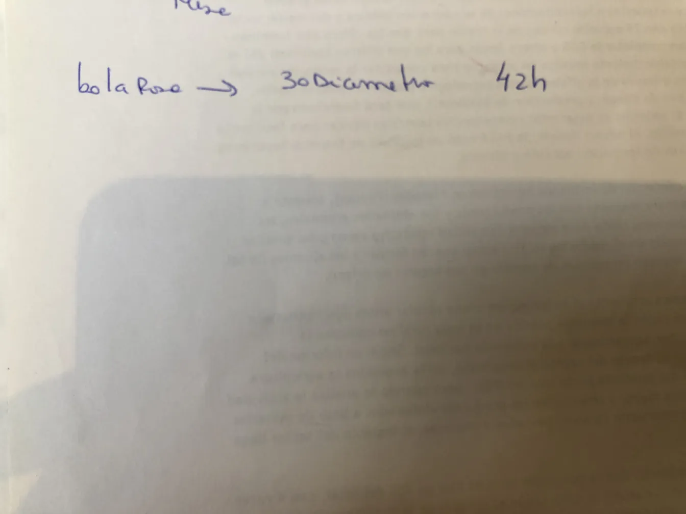 Ceramica antica decorativa con dettagli eleganti