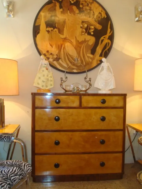 cerâmica decorativa antiga em um ambiente elegante