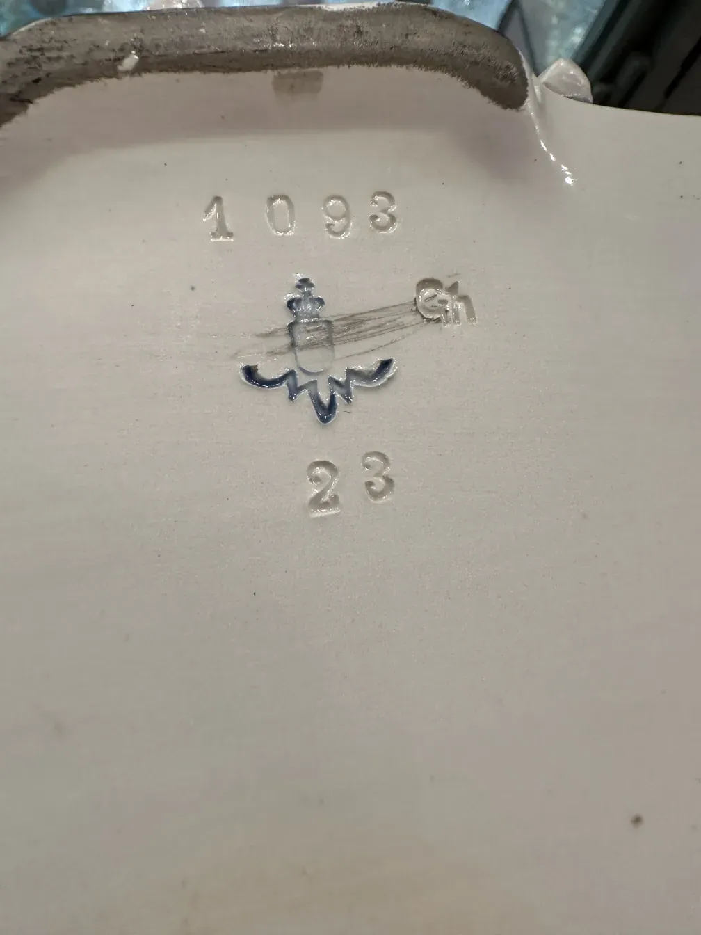 Céramique antique de la Karlsruher Majolika Manufaktur avec marques