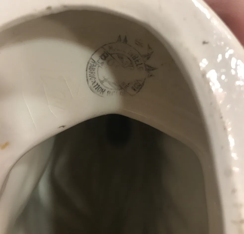 تفاصيل السيراميك القديم مع نقش مرئي