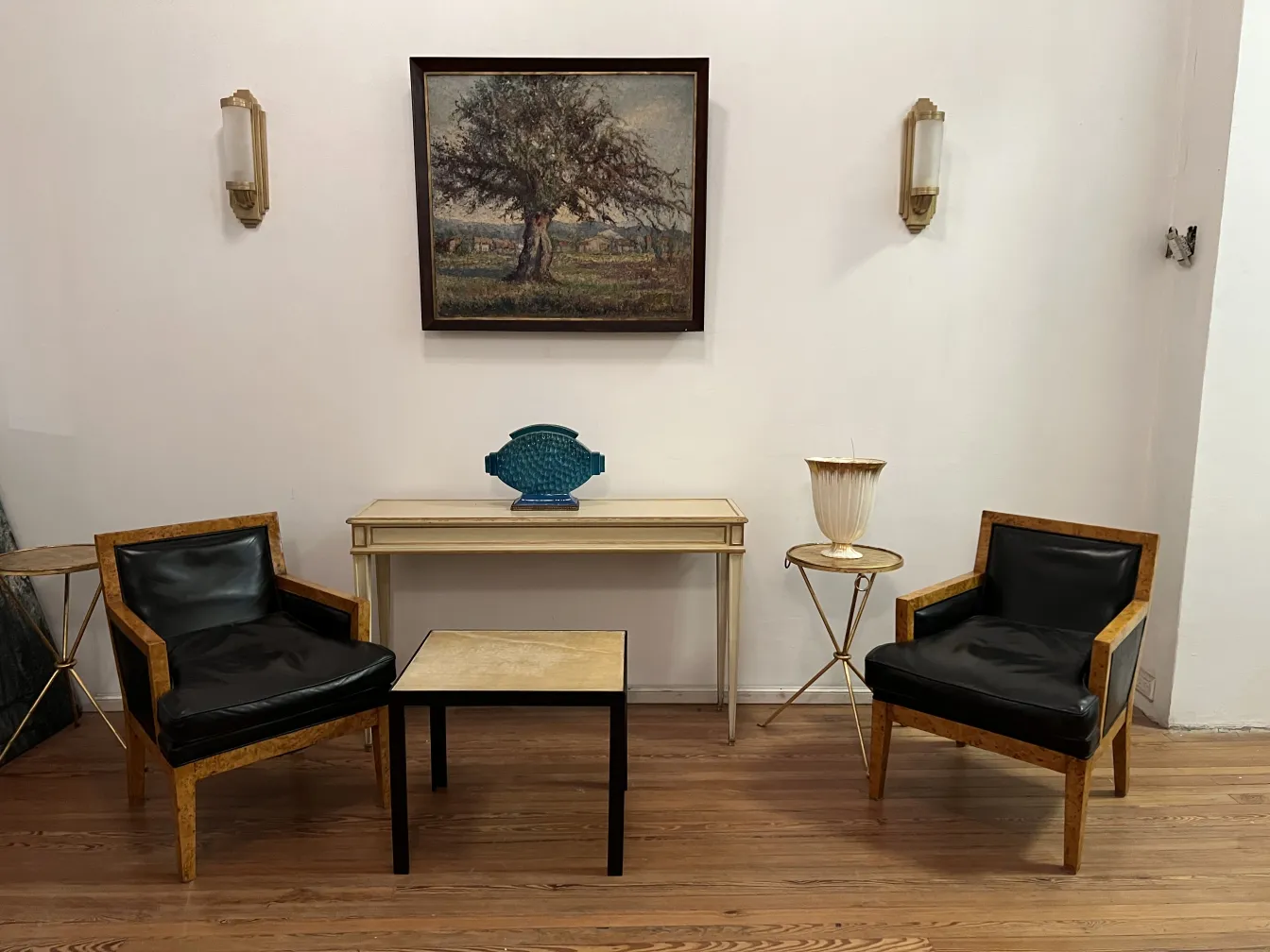 प्राचीन सिरेमिक बेजविक में अनोखी सजावट डिज़ाइन है।