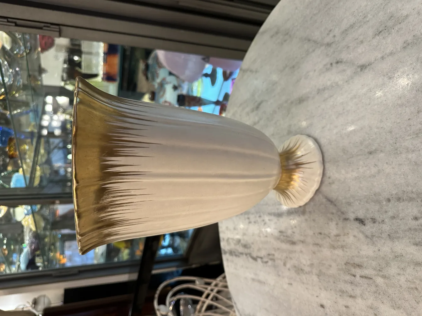 vaso antigo de cerâmica decorativa com borda dourada