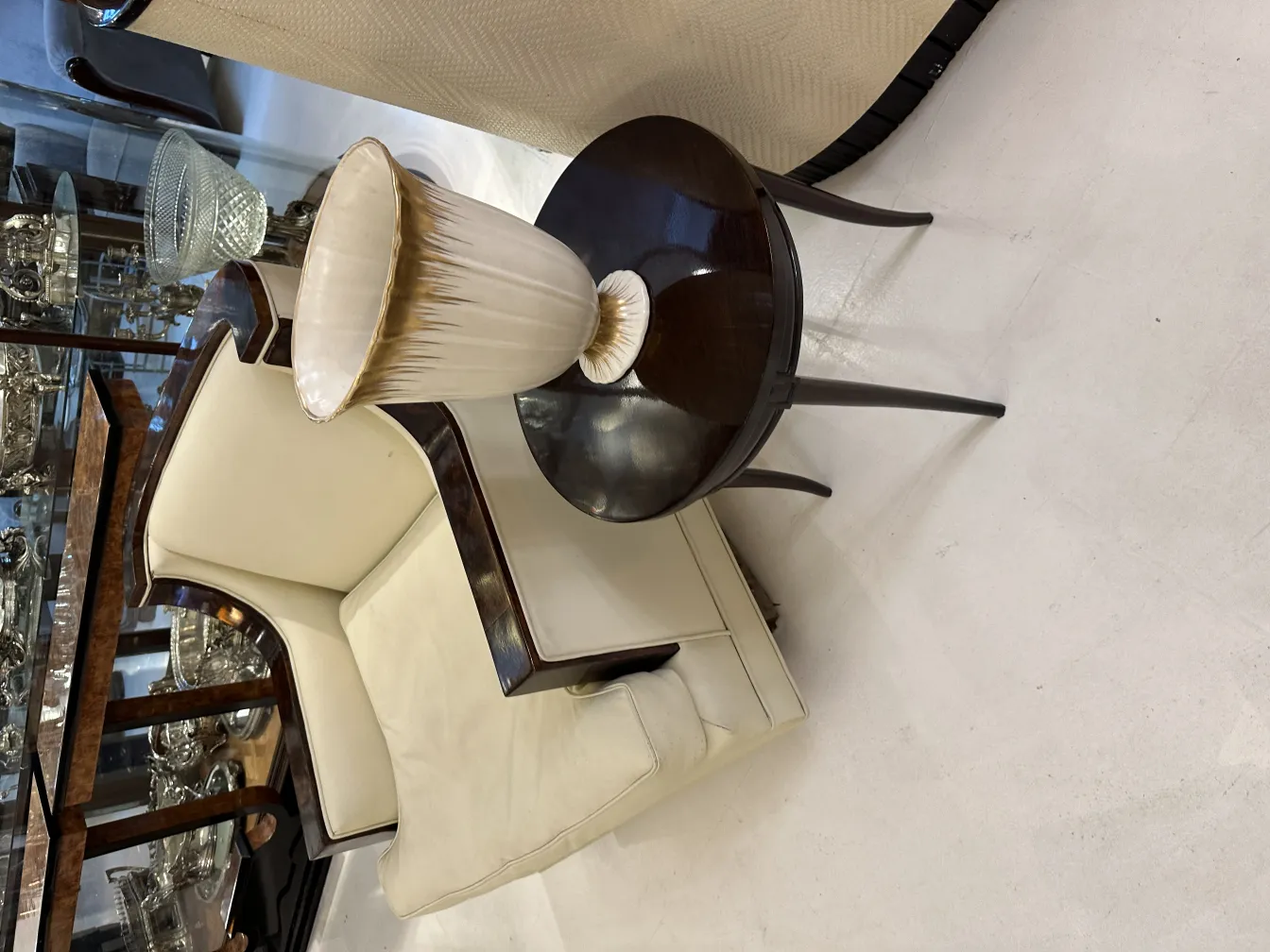 ceramica antica con motivo decorativo chiaro