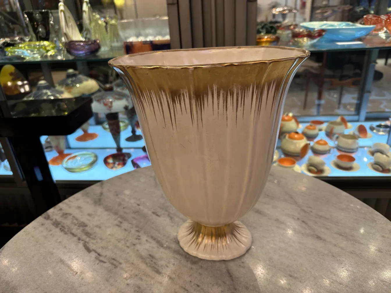 금테가 있는 빈티지 도자기, 베즈윅
