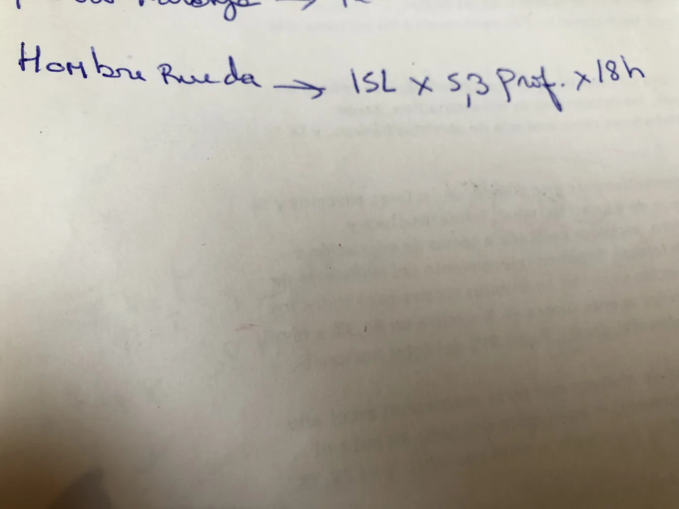 Antike dekorative Keramik mit einzigartigen Details in klassischer Umgebung