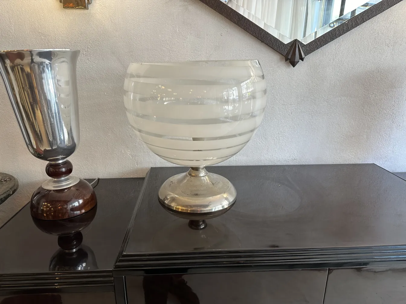 antique table lamp with elegant design in a sober setting