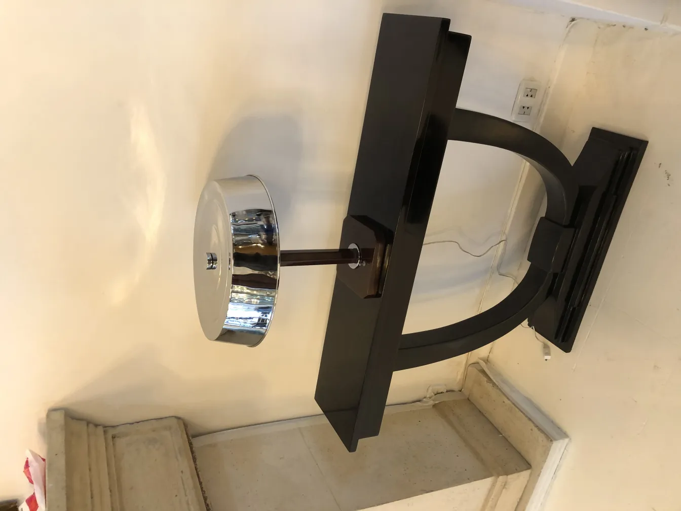 lampada da tavolo antica con design moderno