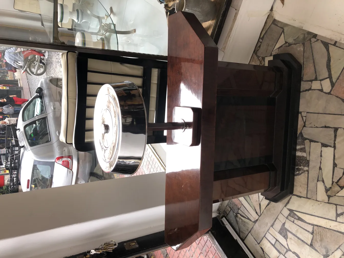 antike tischlampe in einer gemütlichen umgebung