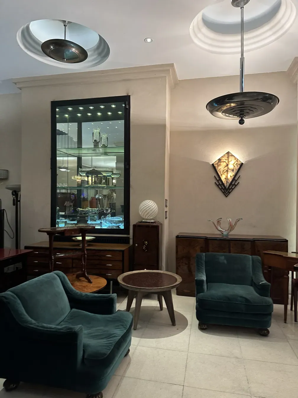 Lampada da tavolo antica di Paolo Venini in ambiente accogliente