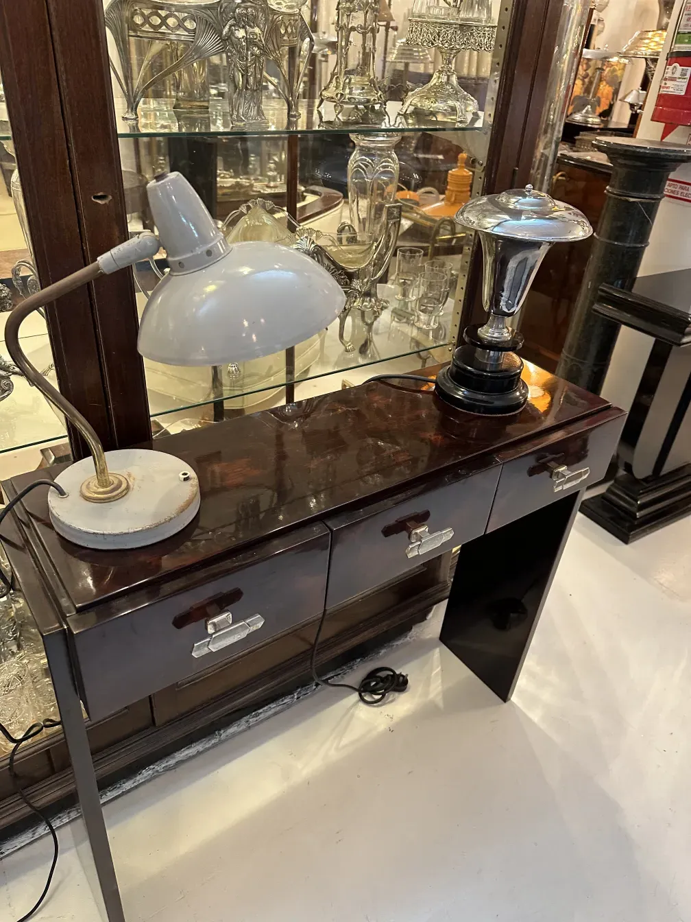 lampara de mesa antigua con diseño elegante serge mouille