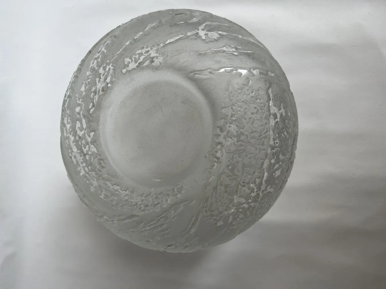 luminária de mesa antiga com design escultural em vidro