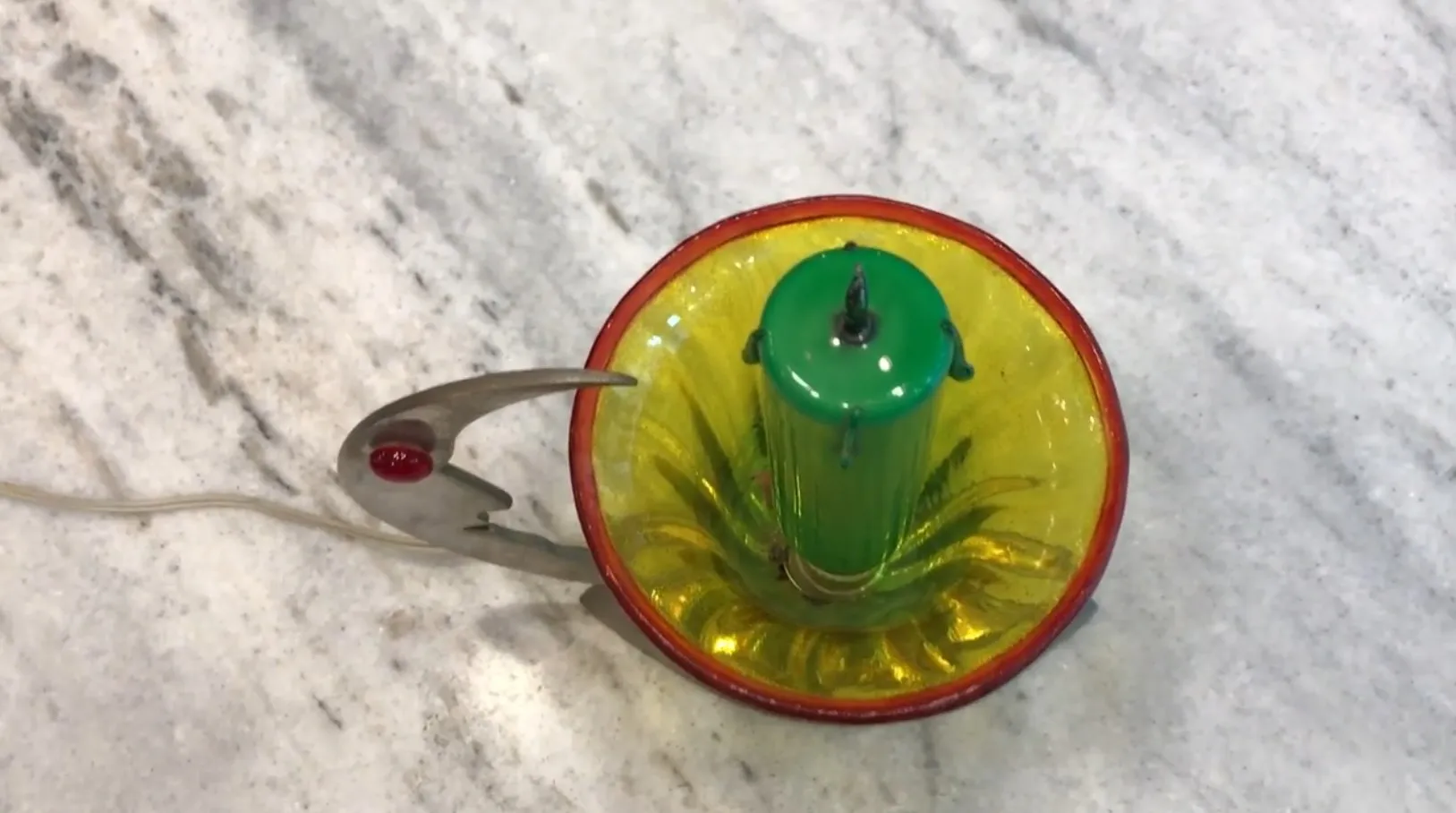 具有醒目设计的古典彩色台灯