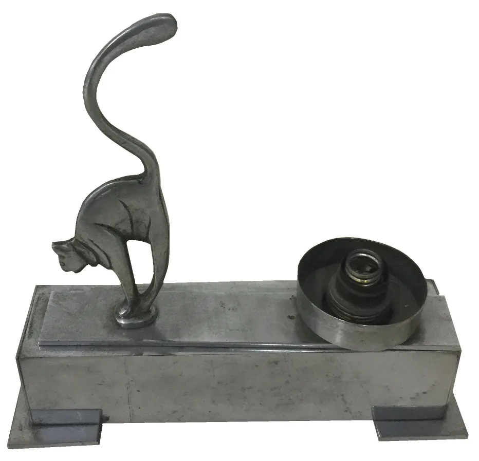 luminária de mesa antiga com design de gato em metal