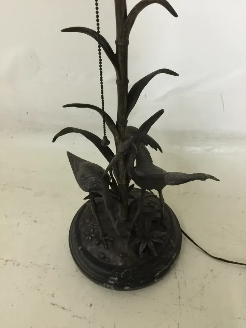 antique table lamp figudo with bird details