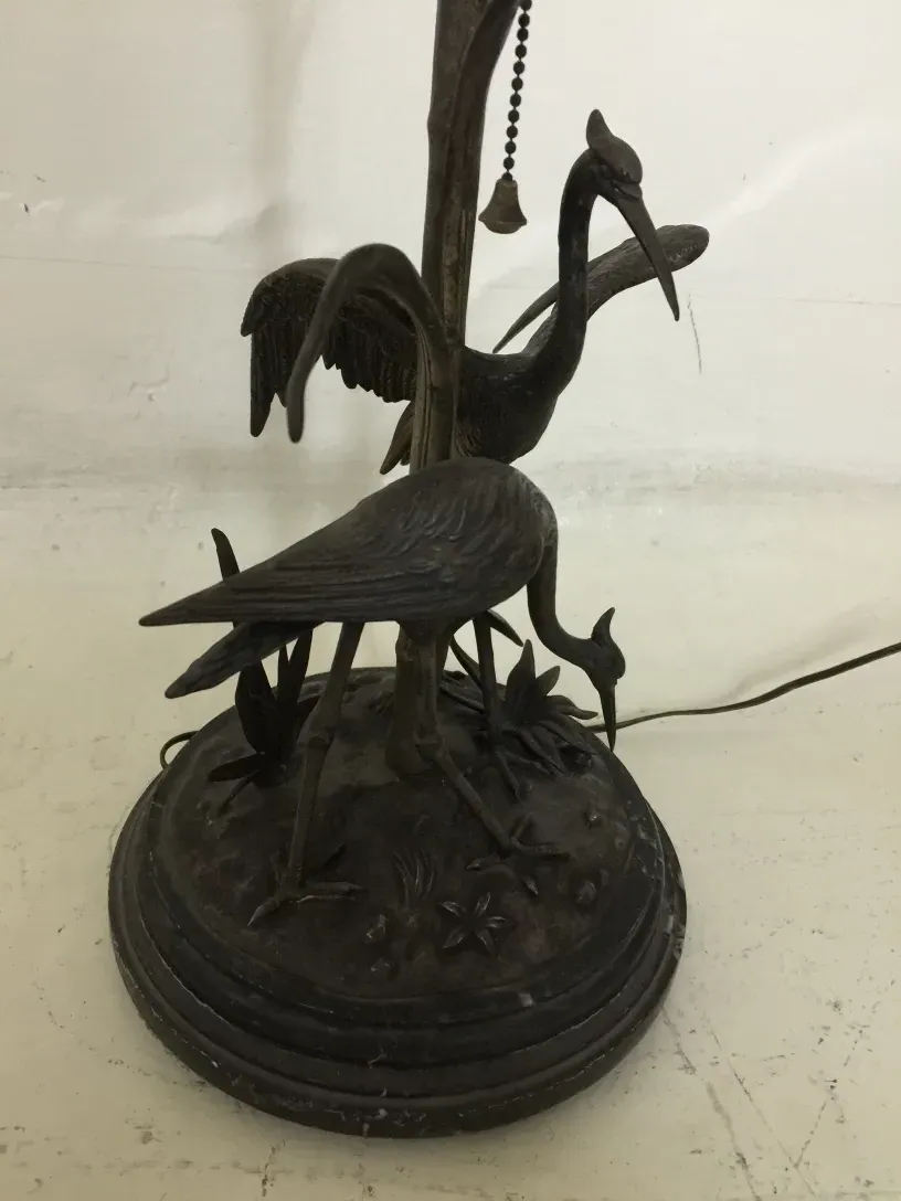 lampe de bureau ancienne Figudo avec grues et détails floraux