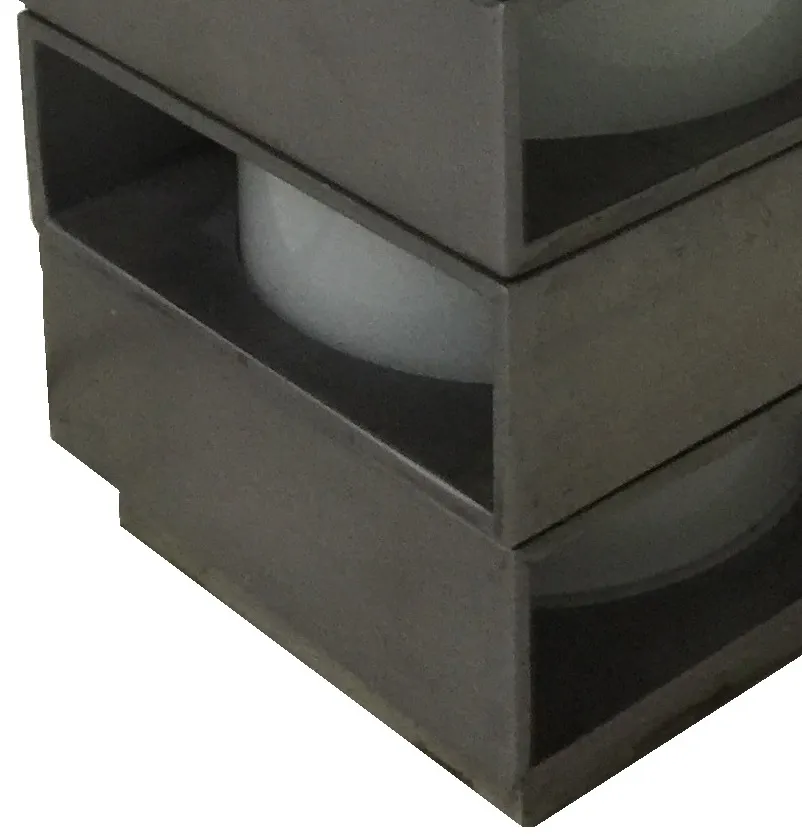 antike Tischlampe im minimalistischen Stil in einer gemütlichen Umgebung