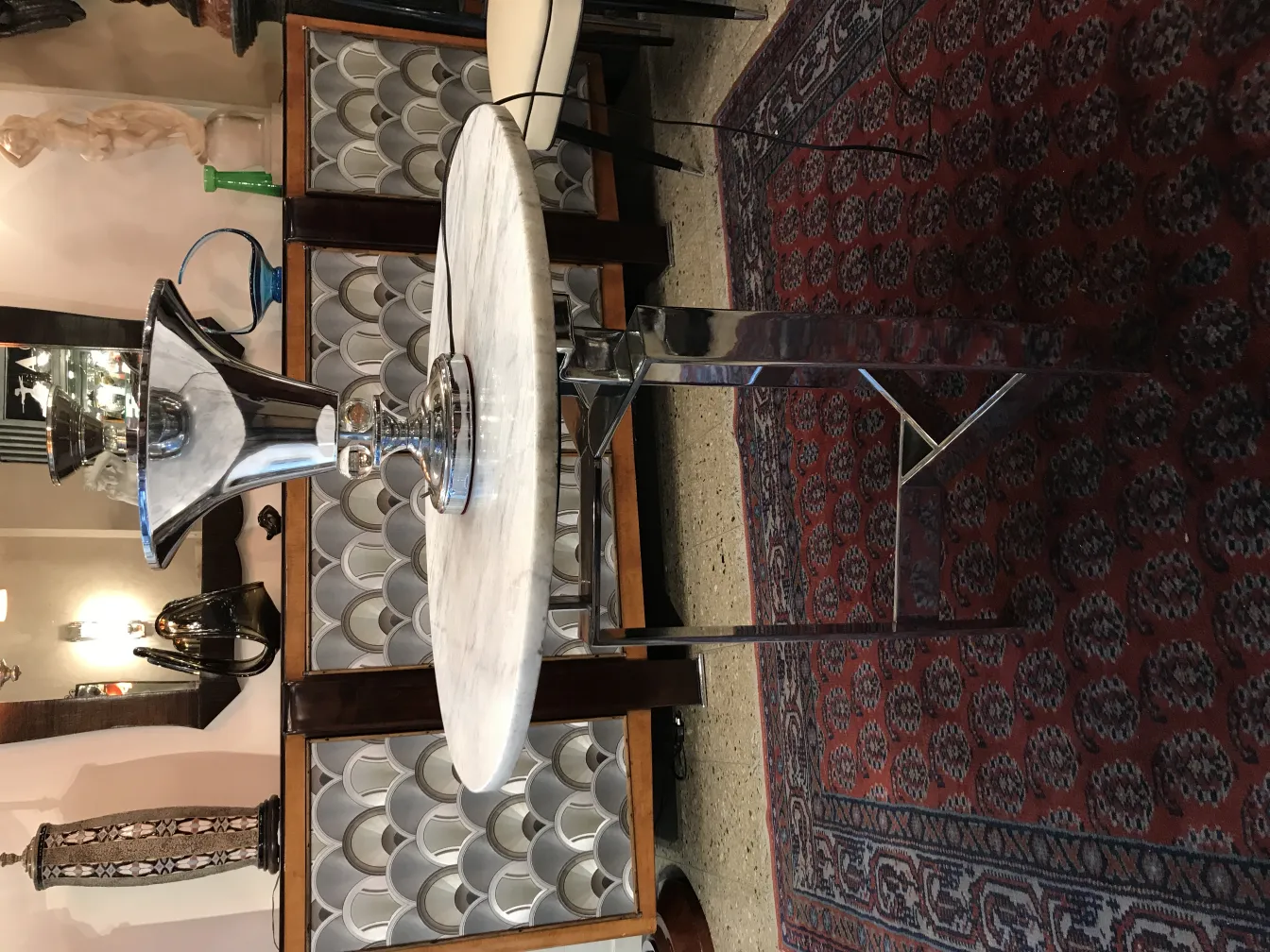 lampada da tavolo antica lucida con base elegante