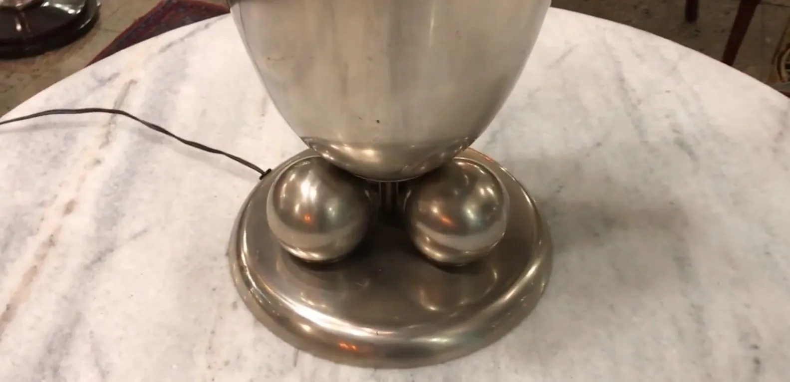 Lampada da tavolo antica WMF con base circolare decorativa