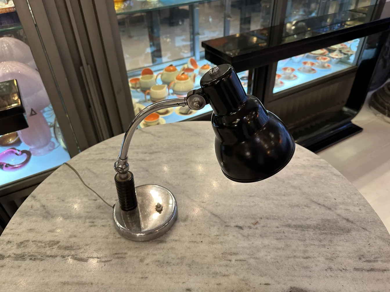 Antike Christian Dell Tischlampe in schwarzer Farbe, elegantes Design