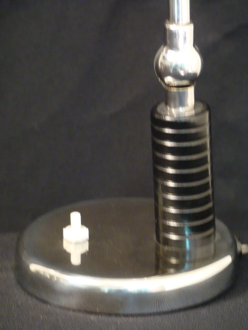 Antique table lamp Christian Dell with a metallic base and elegant details.