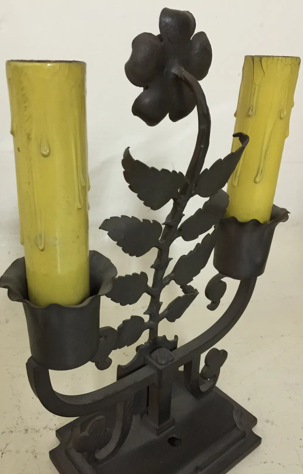 antique table lamp with leaf and flower design