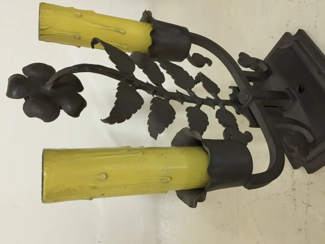 Antike Tischlampe von Gilbert Poillerat mit floralem Design