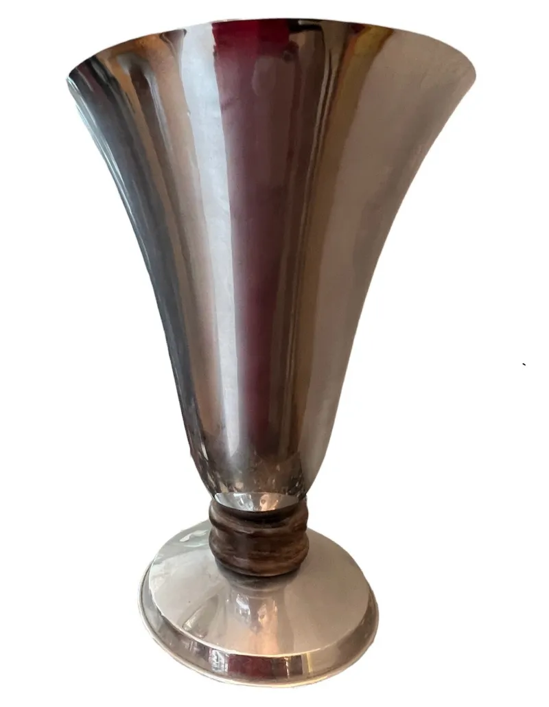 antike tischlampe mit glänzendem und elegantem design