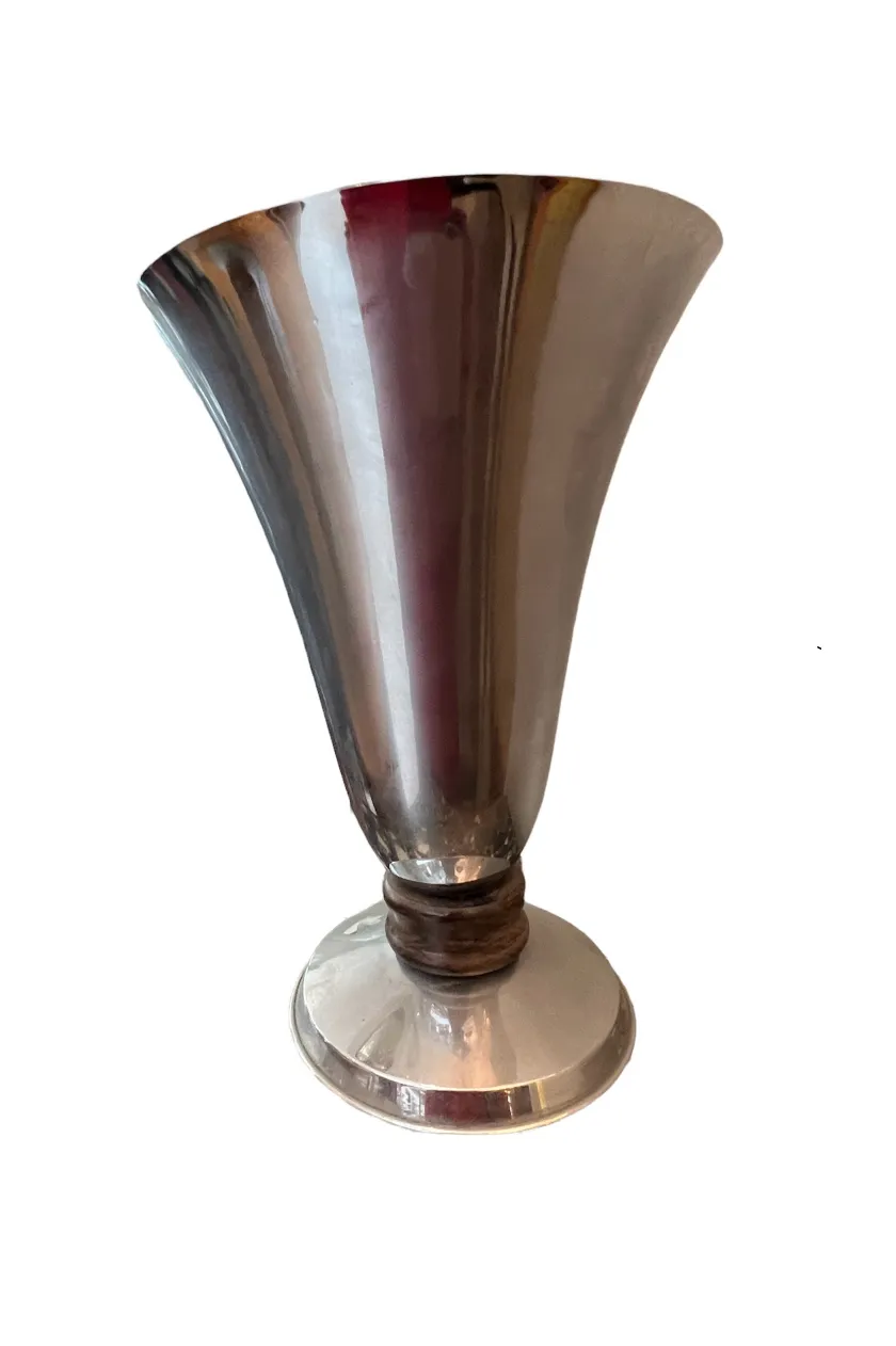 lampe de bureau antique avec forme conique et base circulaire