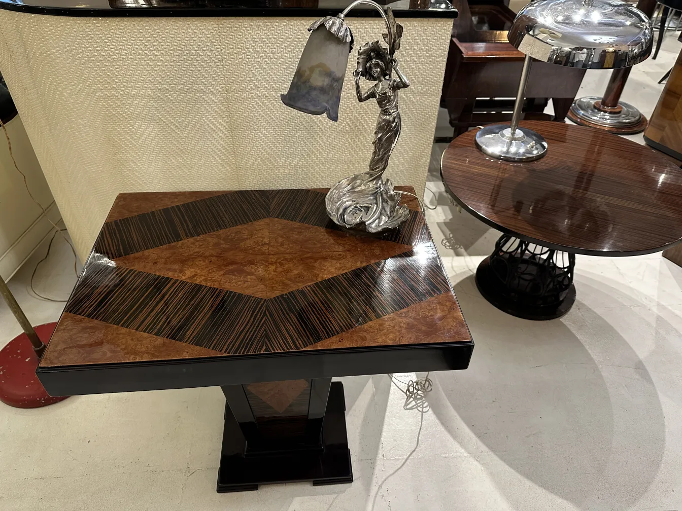 luminária de mesa antiga com design distinto, Muller Fres