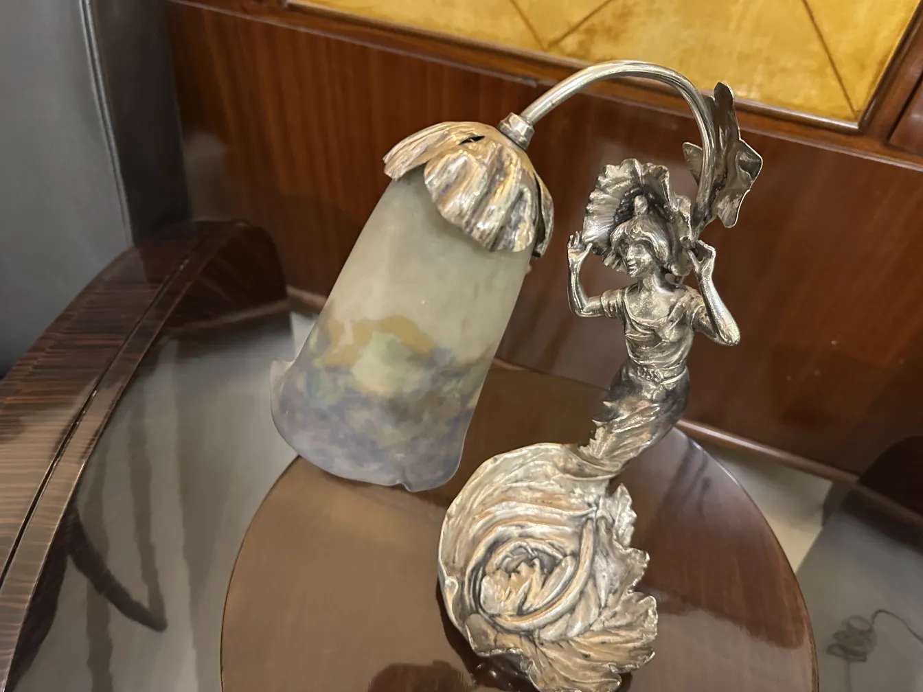 lampe de bureau ancienne avec figure féminine décorative