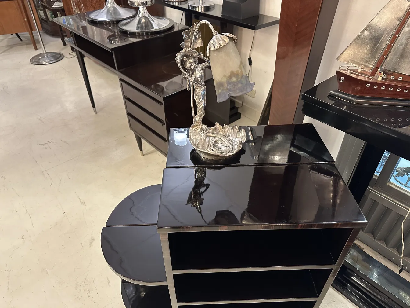 Antigua lámpara de mesa Muller Fres con pantalla decorativa