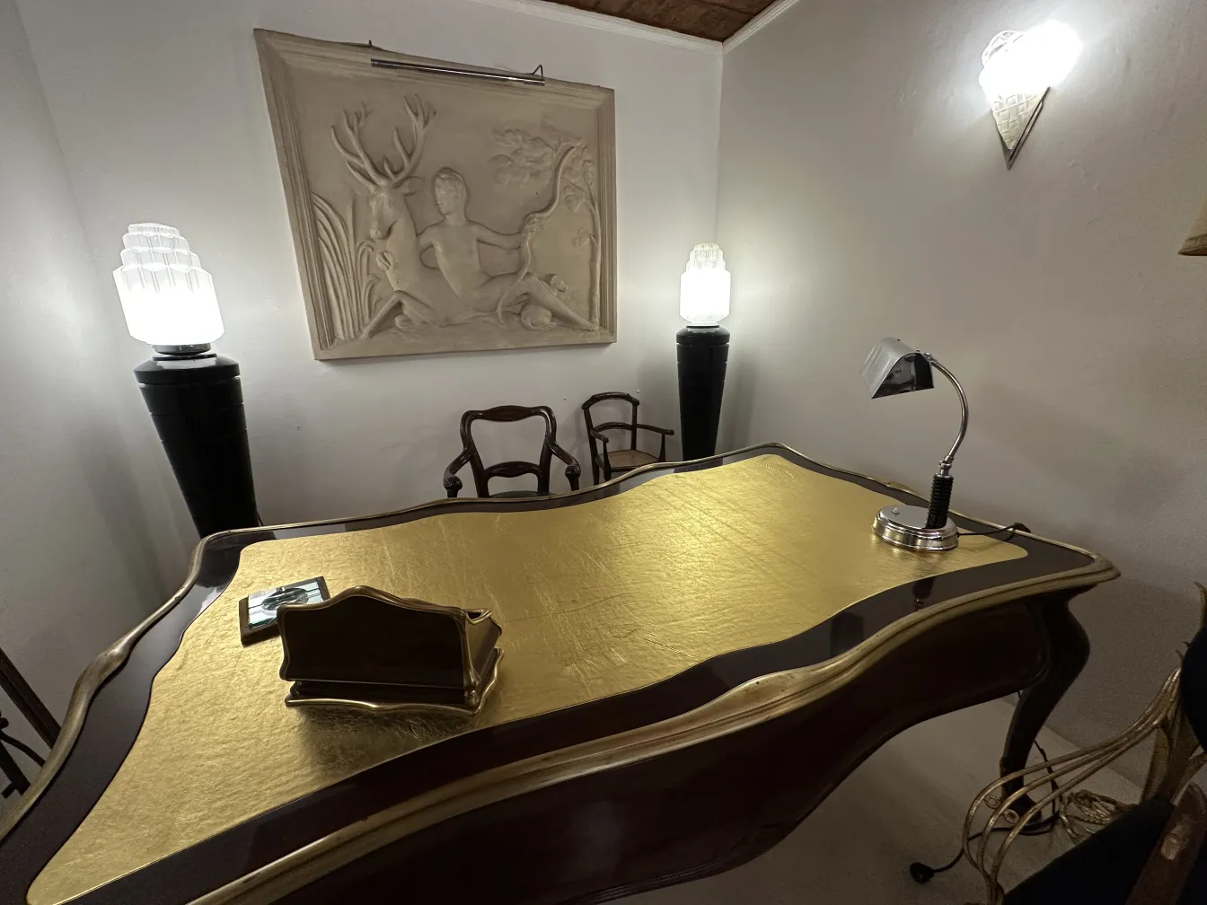 Antike Tischlampe mit sanftem Licht, ideal zur Dekoration