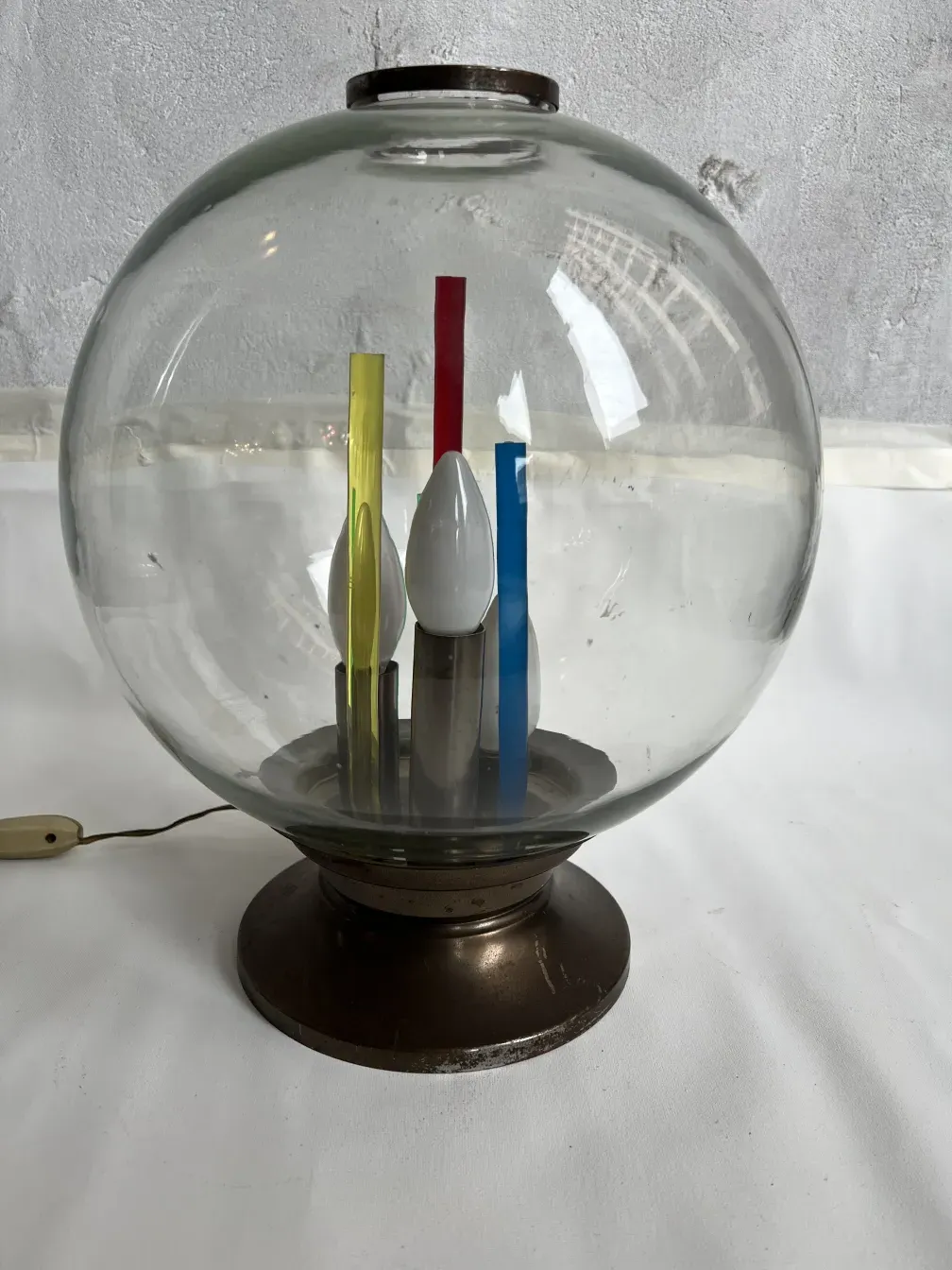 Lámpara de mesa antigua con detalles de color y diseño exclusivo de Carlo Scarpa.