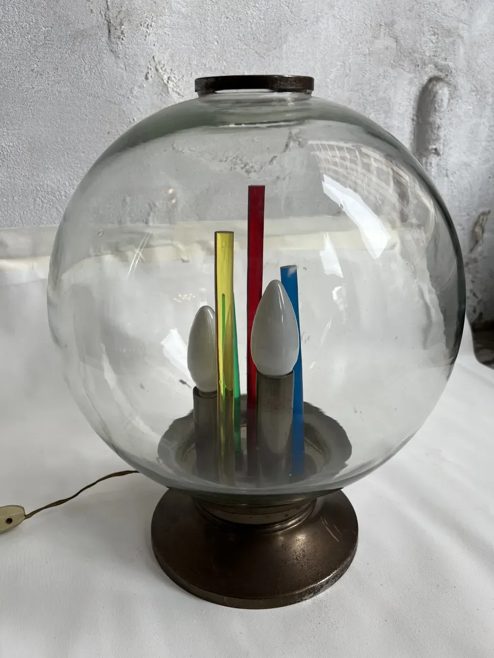 lampe de bureau ancienne de Carlo Scarpa avec des lumières colorées.