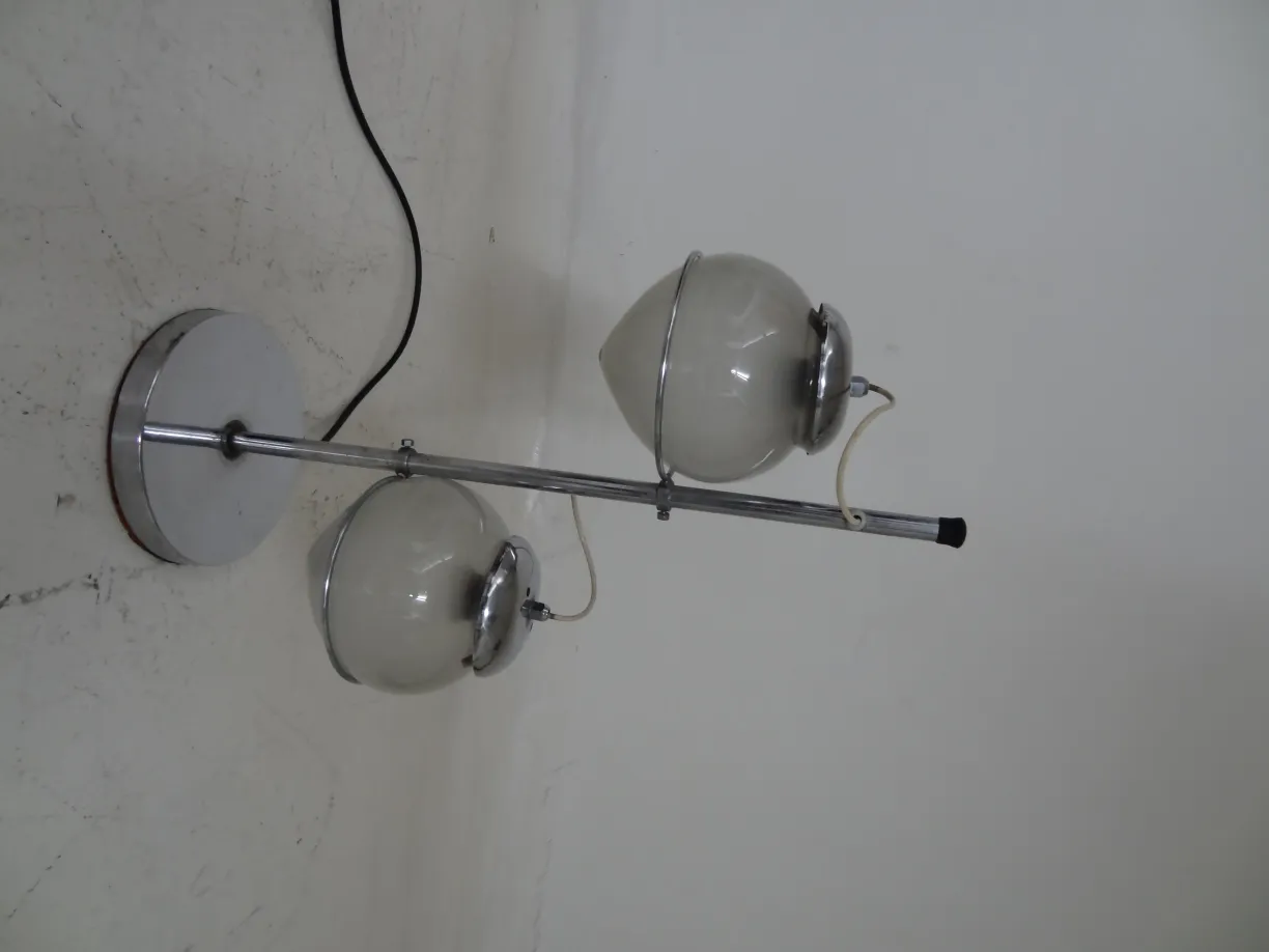 lampara de mesa antigua con dos globos de vidrio