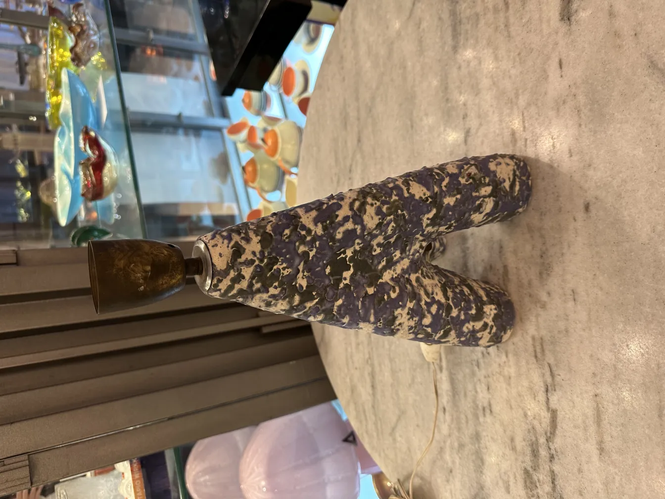 独特造型和简约设计的古老桌灯